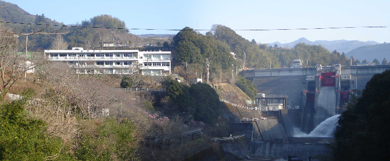 校舎遠景