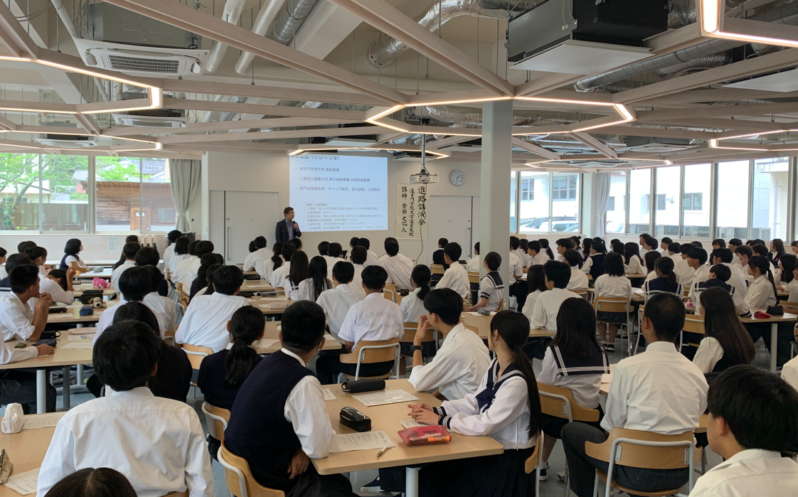R8_進路講演会 (2)