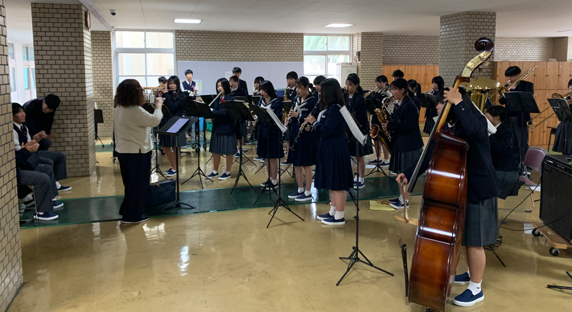 R8_ランチタイムコンサート (1)