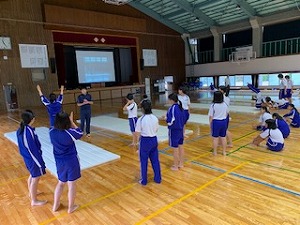 1年生の授業風景（体育） - 高知県立嶺北高等学校