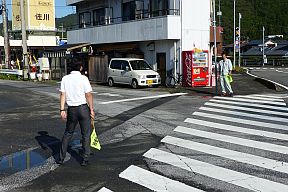 近くの交差点