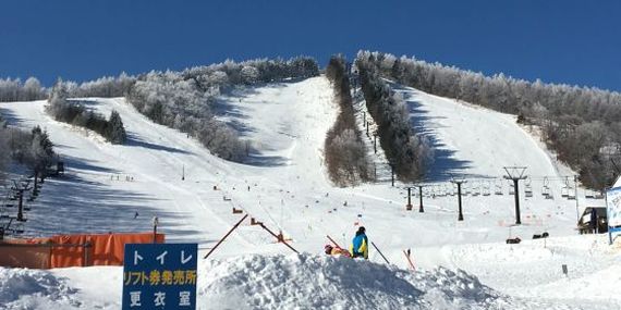 快晴のスキー場